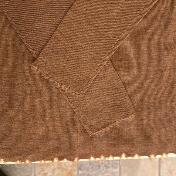 Dannijo distressed crewneck sweater size M - Picture 3 of 3